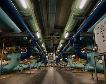 In 2002 wordt Waterproductiebedrijf Heel officieel geopend. Hier maakt WML van Maaswater drinkwater, via een uniek proces dat nog niet eerder in Nederland werd toegepast. Door minder grondwater op te pompen, helpt WML mee de natuur te beschermen tegen verdroging. 