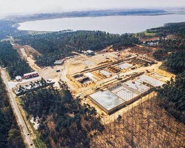 In 1993 ondertekent WML samen met de Provincie Limburg het Toetsingskader. Hierin worden concrete stappen afgesproken om de grondwaterwinning te verminderen ten gunste van oppervlaktewater uit de Maas. Uiteindelijk begint in 1998 de bouw van Waterproductiebedrijf Heel.