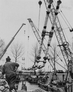 Om drinkwater te leveren aan een groeiend aantal klanten breidt WML het leidingnet voortdurend uit. Daarbij wordt er ook gebruikt gemaakt van zogenoemde zinkers, waterleidingen die in een mantelbuis van corrosiebestendig materiaal afgezonken worden om een waterweg te kruisen.